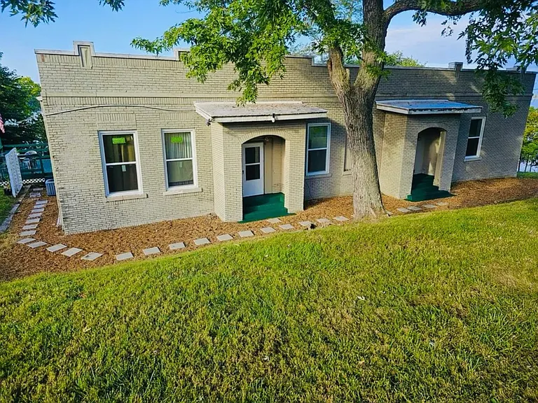 72 Lakeview Dr #3 — Photo 1