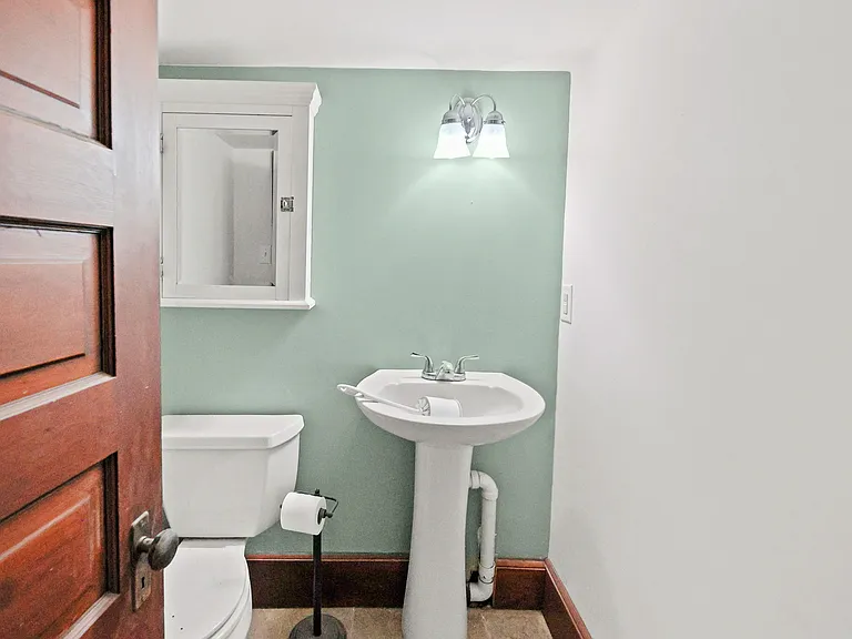 241 Coventry Pl — Photo 14