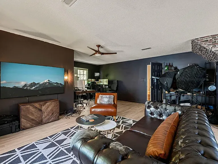 8100 Knebworth Ct — Photo 26