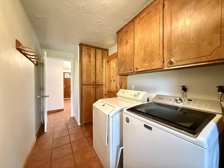 9042 Monument Dr — Photo 19
