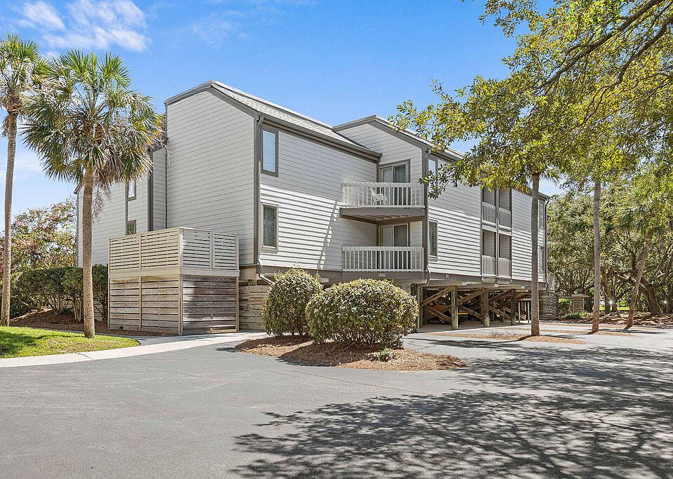 1st image of 1615 Live Oak Park