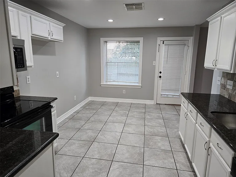 24202 Bar Kay Ln #24202 — Photo 8