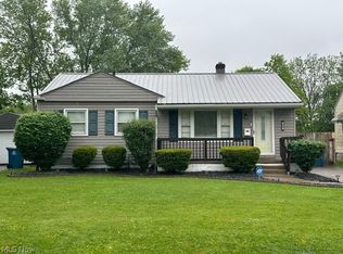 438 10th St, Struthers, OH 44471