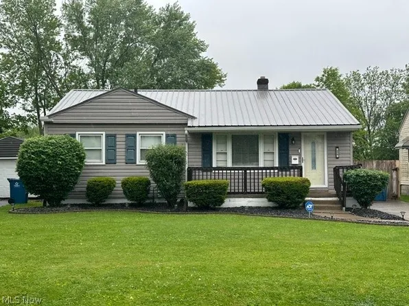 438 10th St, Struthers, OH 44471