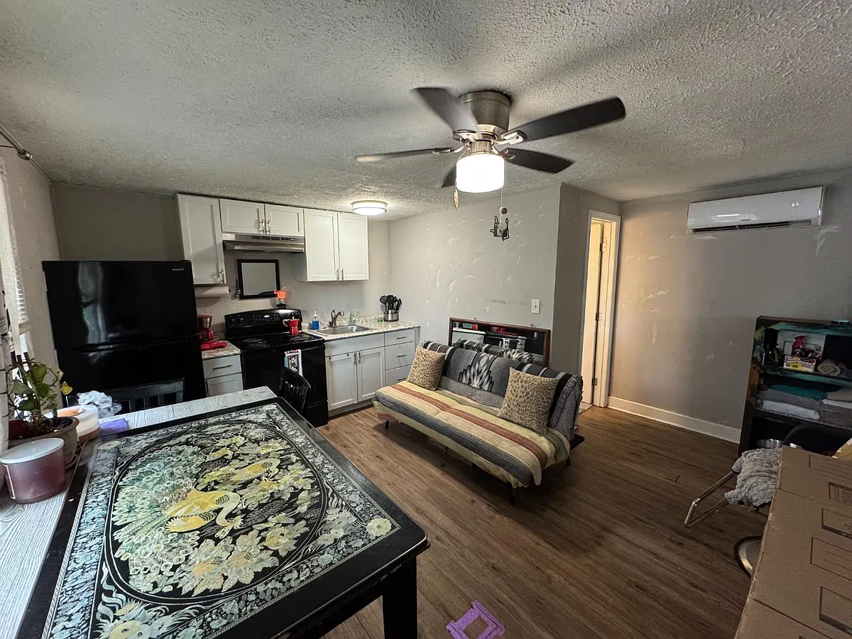 Unit Photo - 2314 Mississippi Ave #B-M