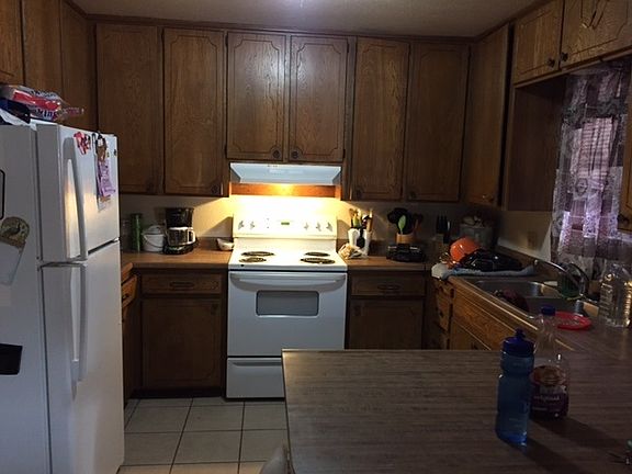 2nd image of 816-818 E 25 St