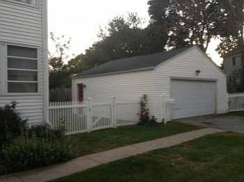 2nd image of 250 Chapel St