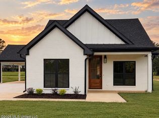1 Three Oaks Villas Dr, Gautier, MS 39553