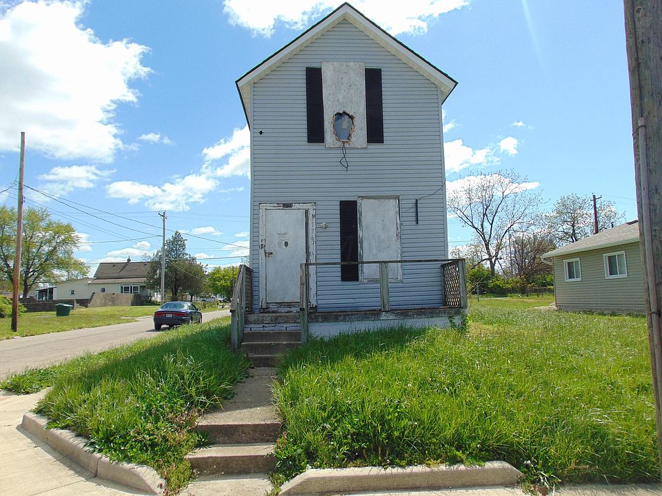 1st image of 1176 Saint Clair Ave
