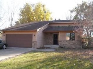 6567 Upper 28th St N, Oakdale, MN 55128