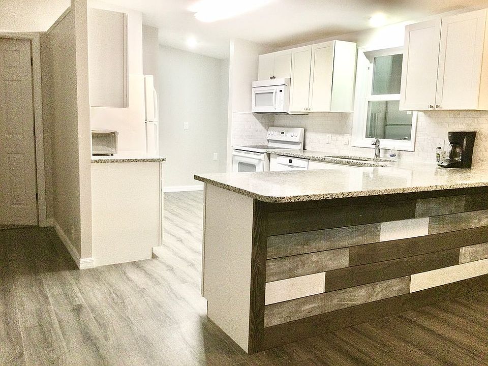 1st image of 16440 Avenida Del Lago