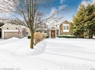59 Lake Shore Ln, Grosse Pointe, MI 48236