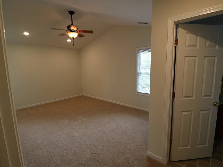 305 S Clifton Ave — Photo 13
