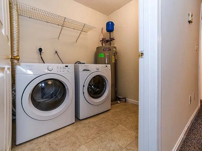 Cardinal Creek Apartments — Photo 8