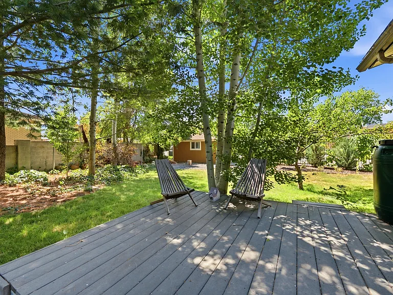 2480 Eastbourne Dr — Photo 36