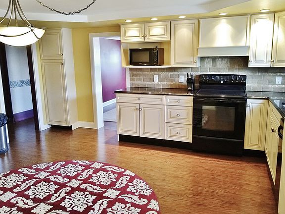 2nd image of 431 S Main St APT A