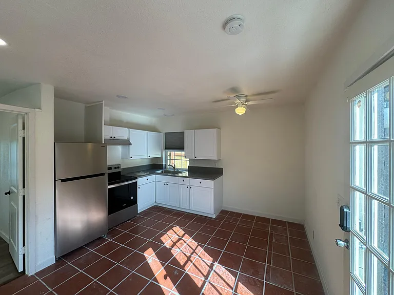1010 Whaley St — Photo 7