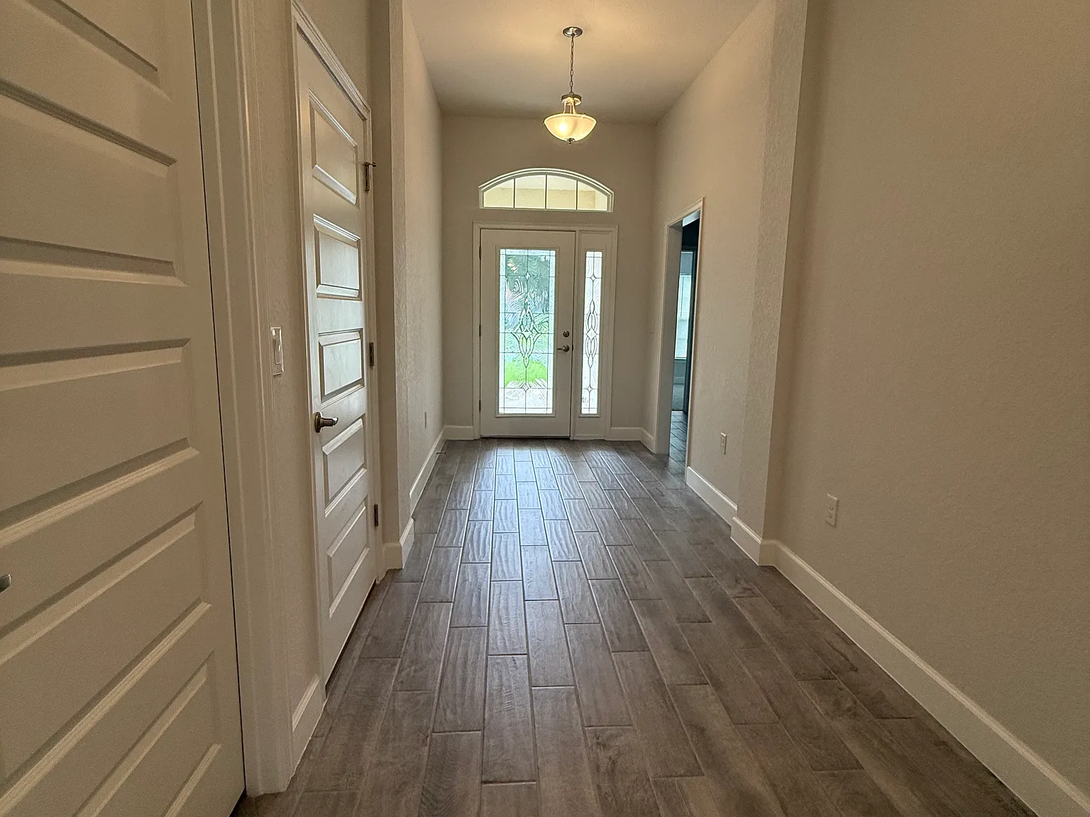 3 bed, 2384 sqft, $2,200 — Photo 3