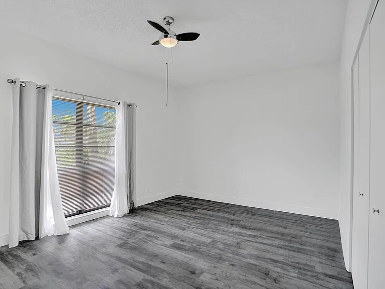 16610 Royal Poinciana Ct — Photo 28