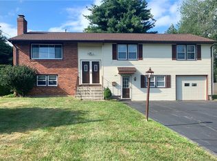 206 Carriage Hill Dr, Newington, CT 06111
