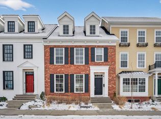 119 Victoria Cross Blvd SW, Calgary, AB T3E7W3