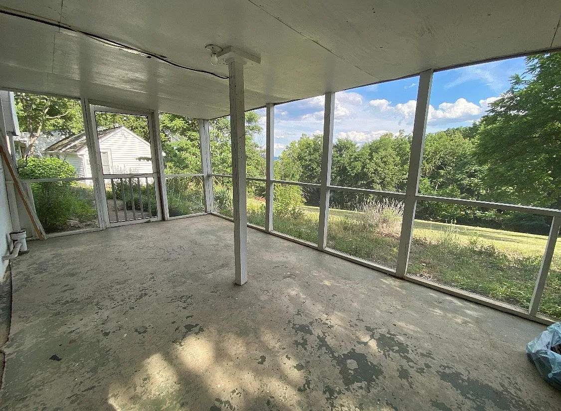 2 bed, 1.5 bath, 1200 sqft, $1,600 — Photo 2