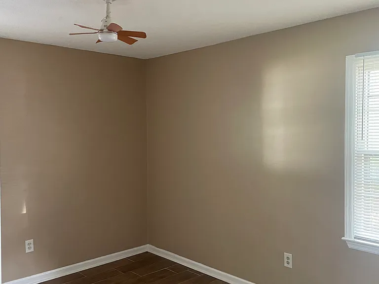 105 Valencia Cir — Photo 10