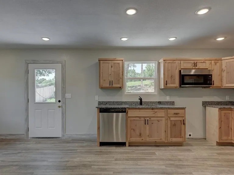 1601 Ridgewood Rd #B — Photo 3