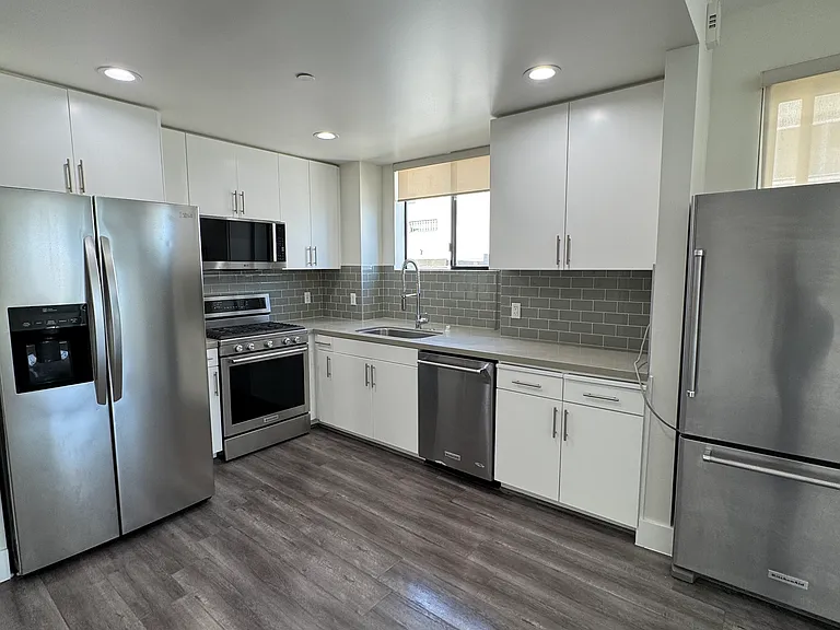1046 S Serrano Ave #4 — Photo 4