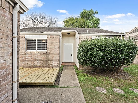 3rd image of 18526 Meadows Way Dr