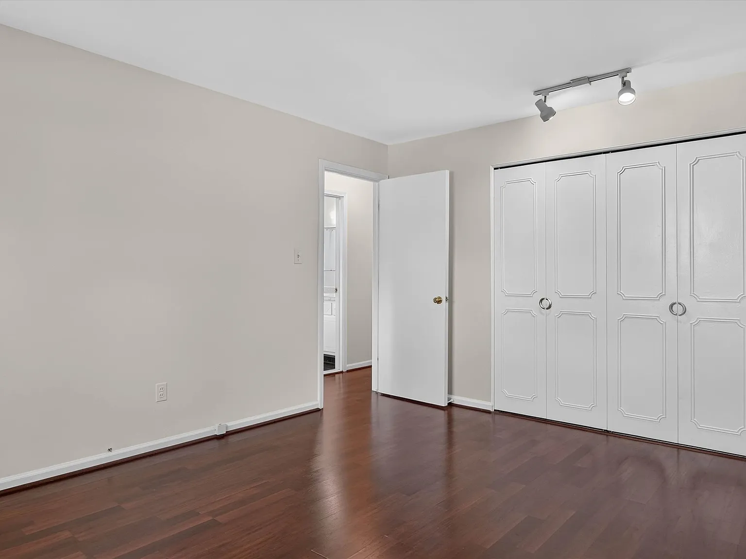 100 W Hickory Grove Rd — Photo 2