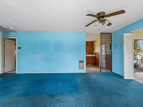 4th image of 600 10th Ave E