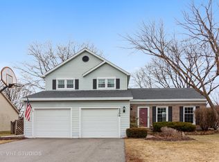 2206 Stirrup Ln, Wheaton, IL 60189