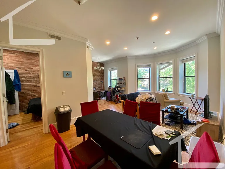 1089 Beacon St #3R — Photo 6
