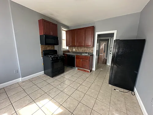 915 22nd St Photo 1