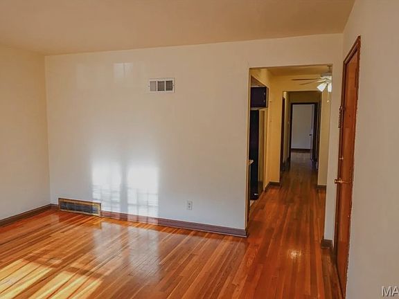 3rd image of 6957 Chippewa St #2FW