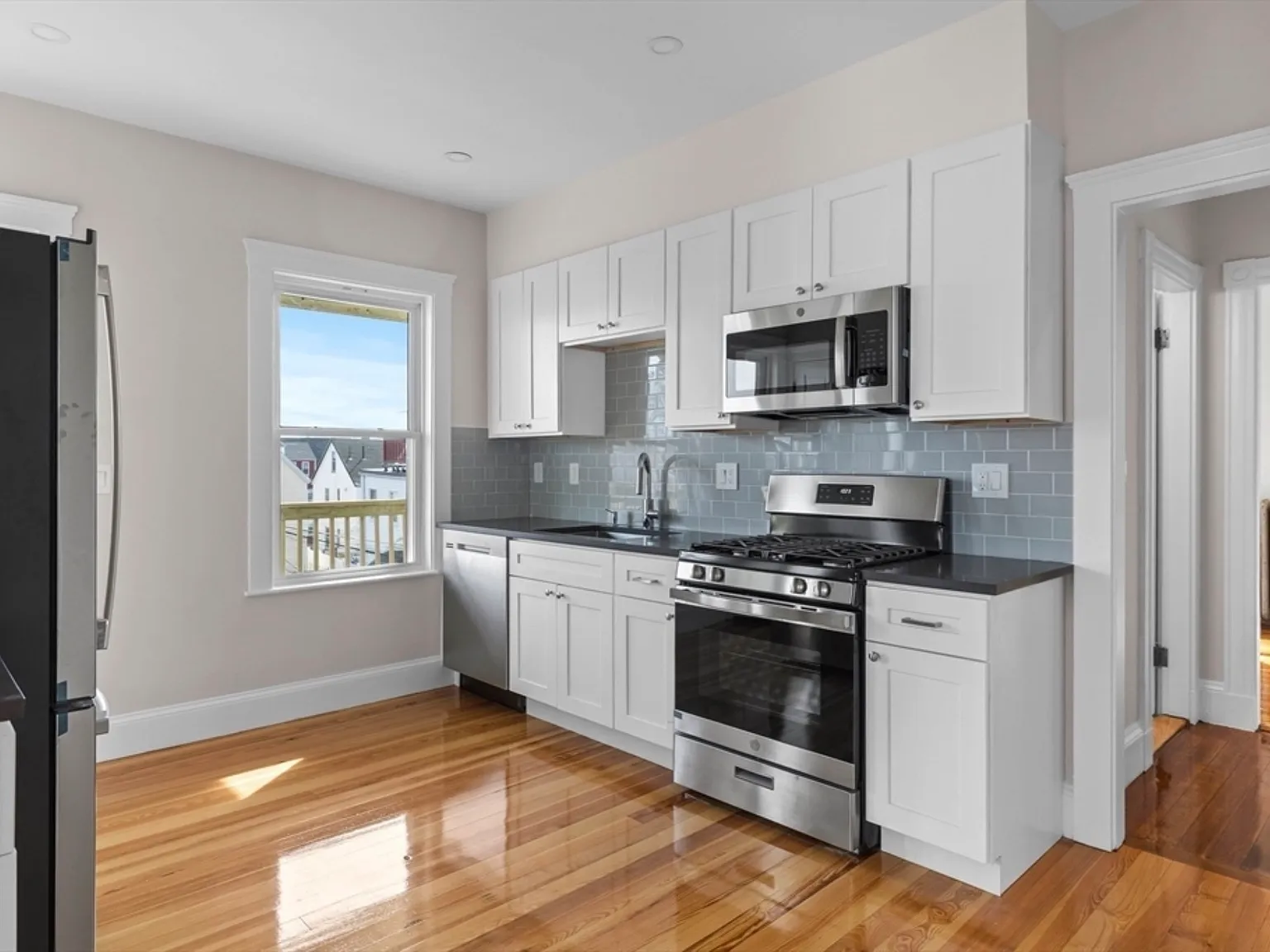 3 bed, 1400 sqft, $3,300 — Photo 1