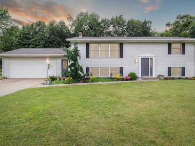 910 Vicker St, Vicksburg, MI, 49097