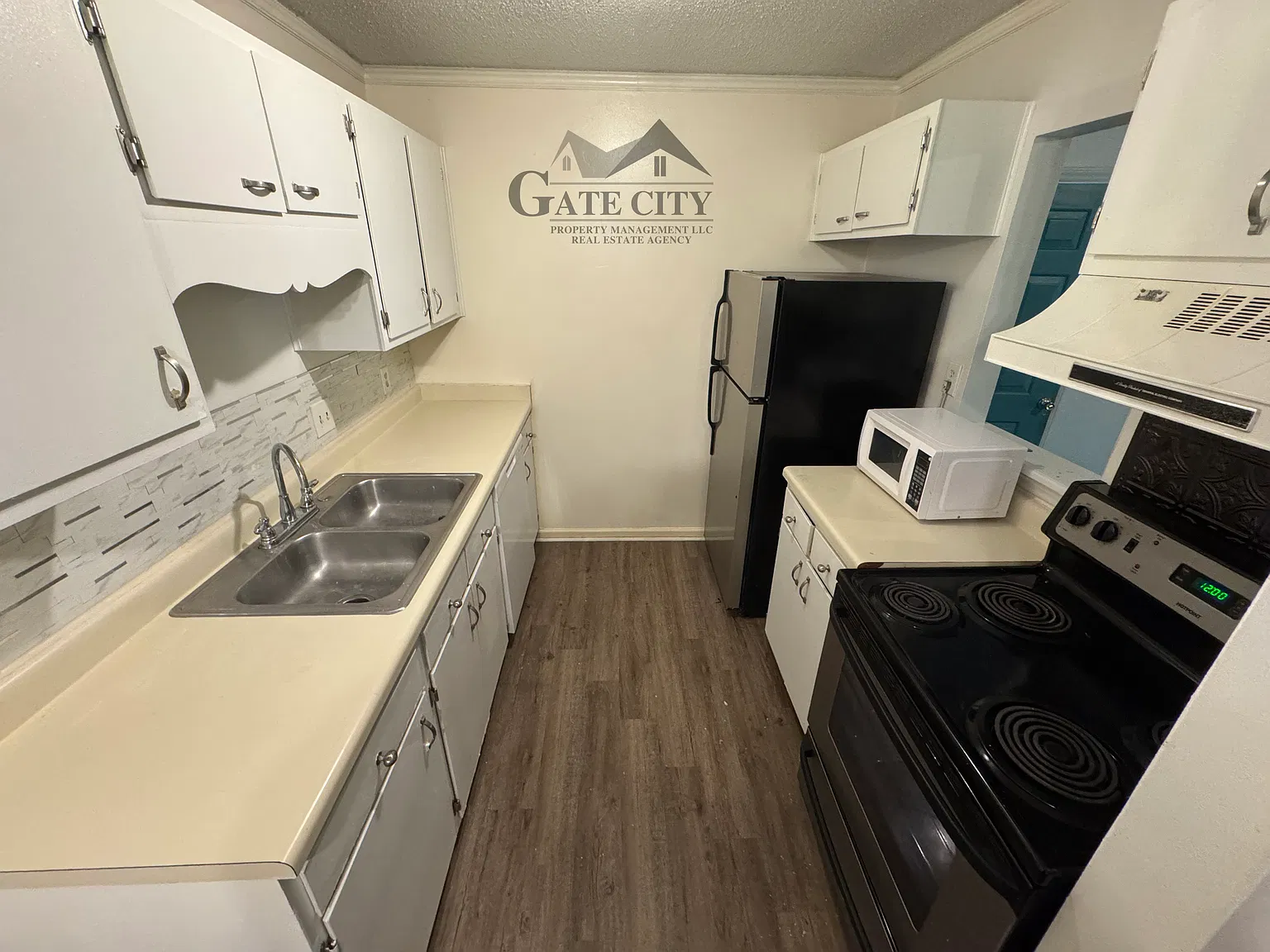 2 bed, 10 sqft, $1,050 — Photo 3