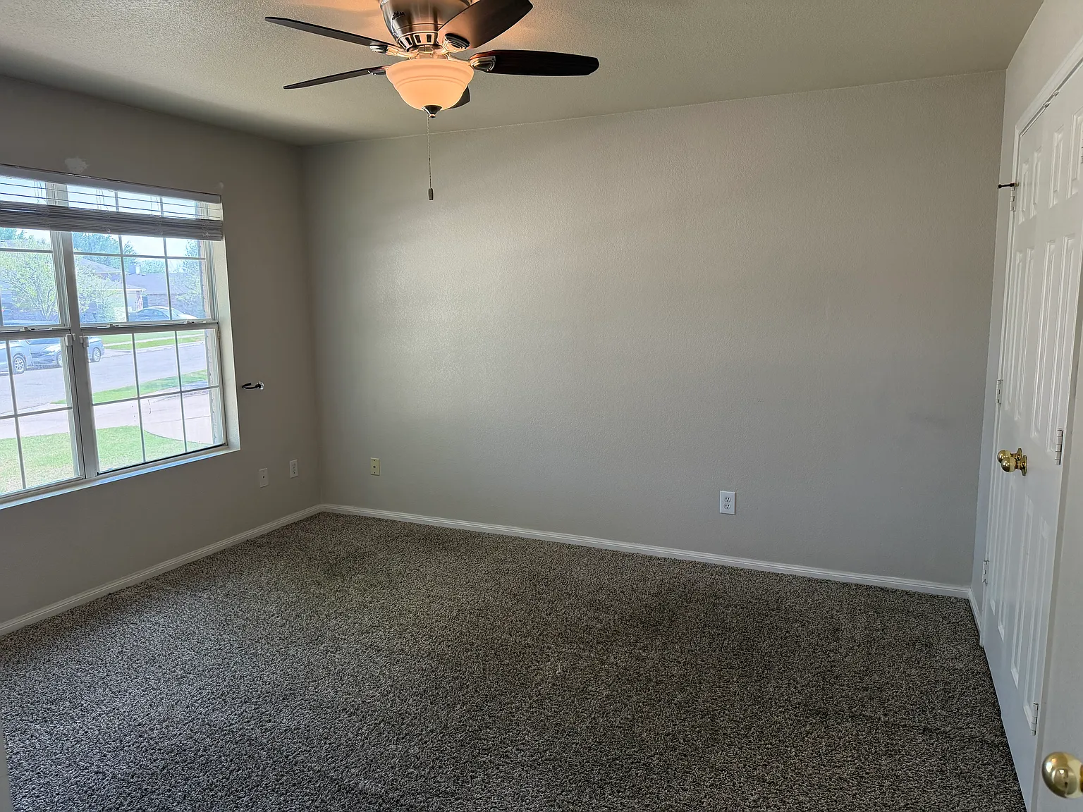 4 bed, 2040 sqft, $1,950 — Photo 3