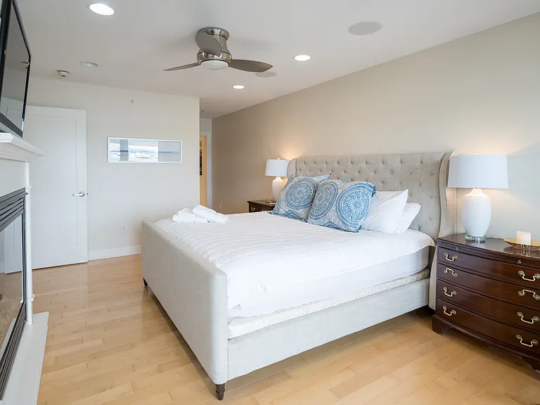917 W Savidge St #27 — Photo 32