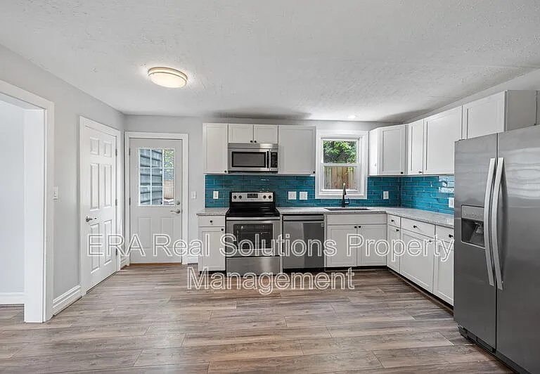 4616 Ward St — Photo 15