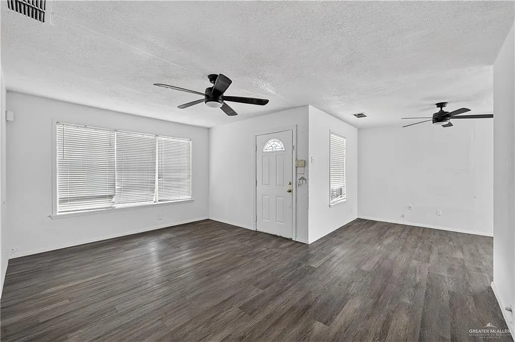 2 bed, 1.0 bath, 1026 sqft, $1,400 — Photo 4
