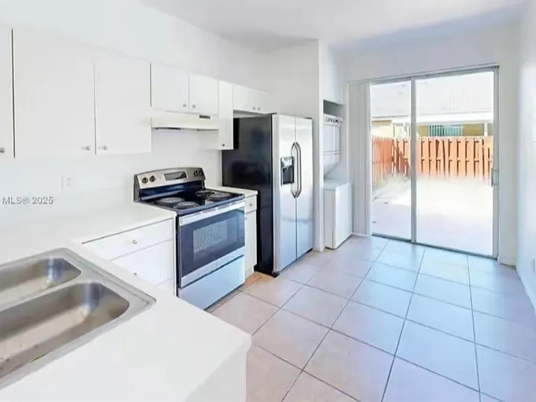 14 SW 15th Ave — Photo 5