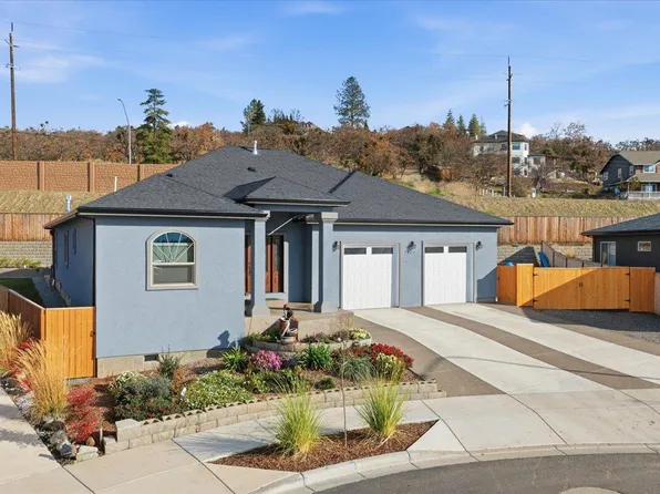 2802 High Cedars Ln, Medford, OR 97504