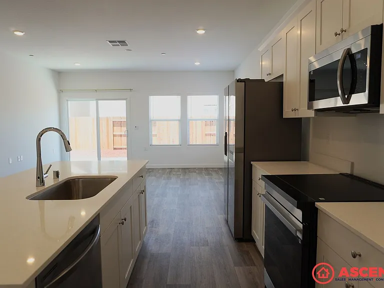 8206 Wandesford Dr — Photo 14