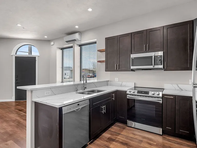 131 S Sherman St — Photo 30