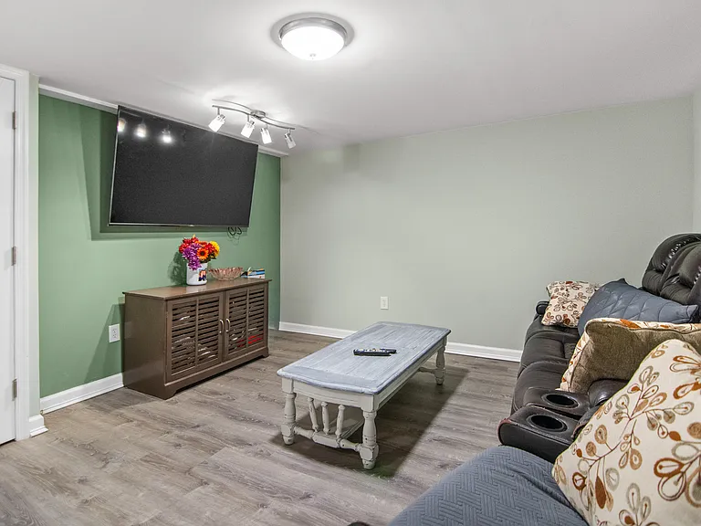 7825 Charlesmont Rd — Photo 23