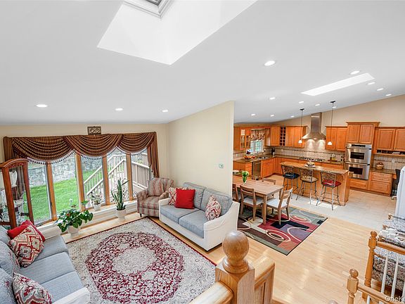 2nd image of 5 Oakridge Road