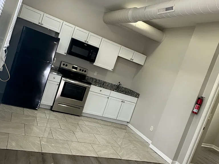 2433 Pulaski St #4 — Photo 2